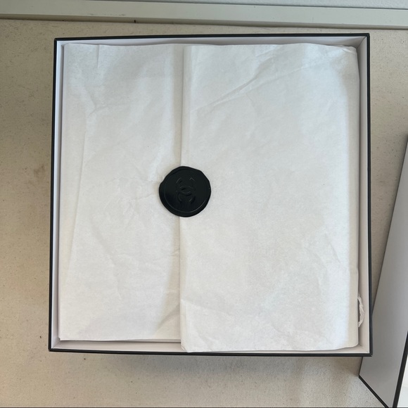 BRAND NEW Empty Chanel Gift Box - Picture 3 of 8